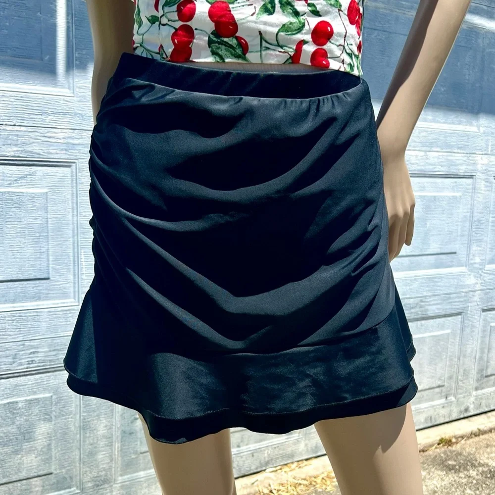 - Tulip Hem Ruched Side Swim Skirt SZ 16! LIKE NEW!
